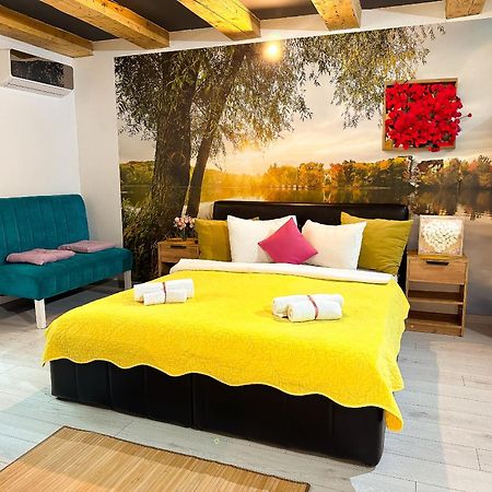 Venus Central Lux Studio Craiova Bagian luar foto